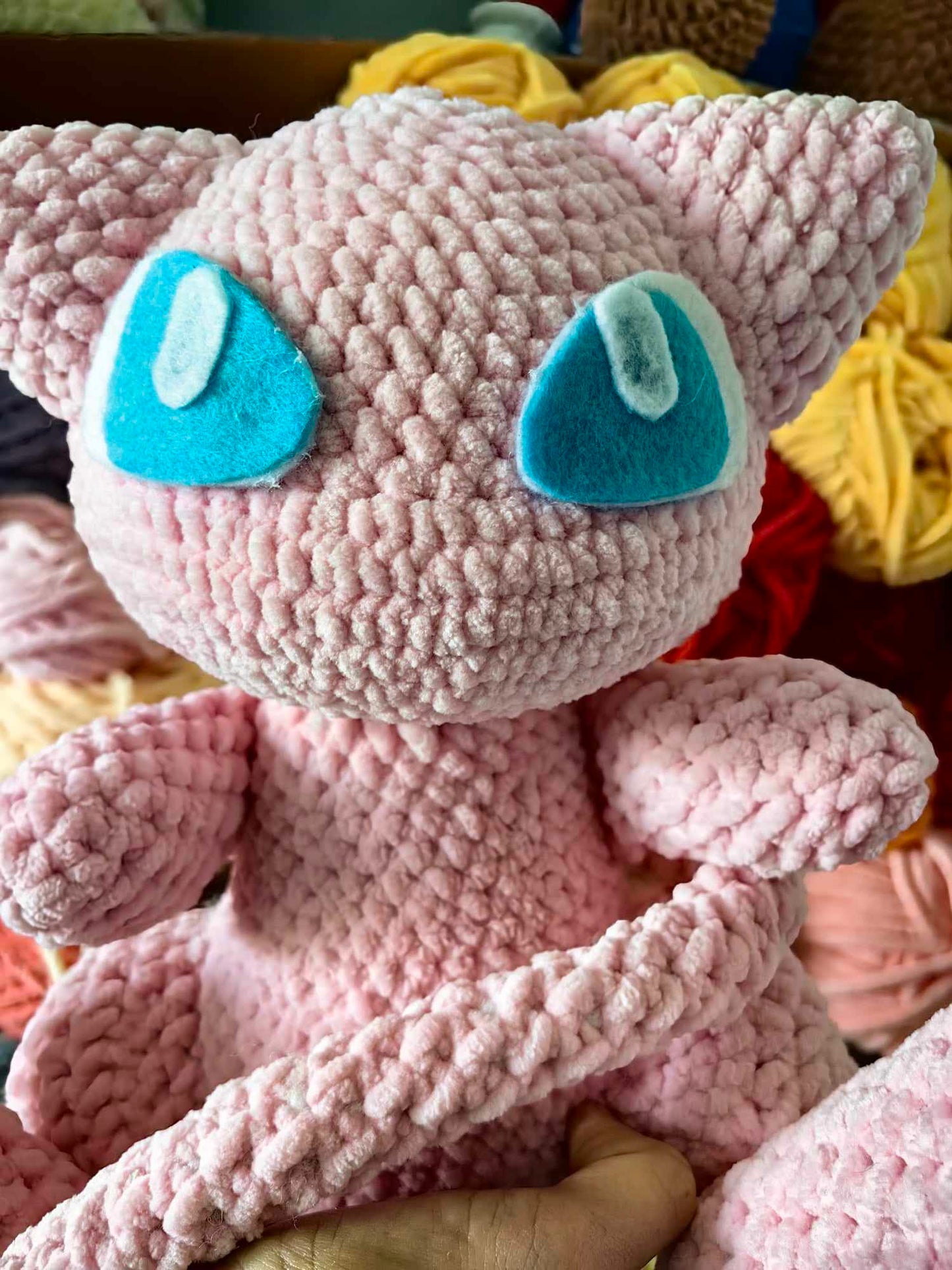 Mew, la peluche légendaire à adopter absolument ! 🐱💫